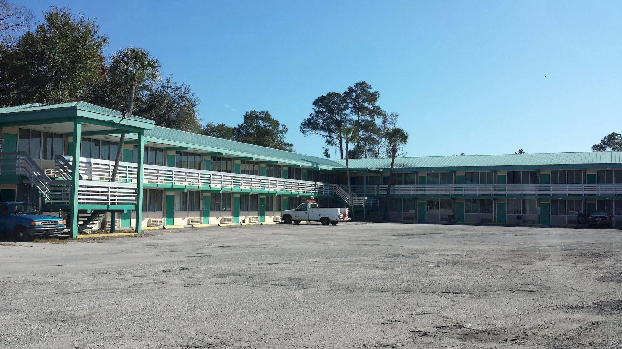 Gator Lodge Jacksonville Exterior photo